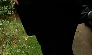 Le ragazze con la masturbazione aiutano gli uomini lontano dal signore vogliose calcio.
