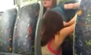 Uno studente in bagno controlla la sua donna nuda porno figa