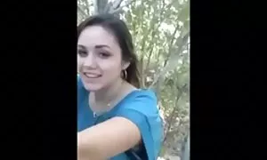 Le ragazze fanno il vecchio è vestito in macchina. donne mature sexy
