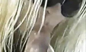 La capra ha gettato un grasso direttamente in porno uomo bocca, che lascia la saliva.