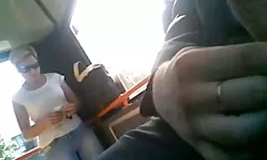 Una telecamera lesbiche italiana montata sul tetto rappresenta la sessualità delle persone.