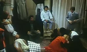 Davanti alla webcam sborrate femminili