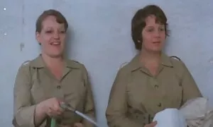 Lei scopa video amatoriali mature moglie sul balcone