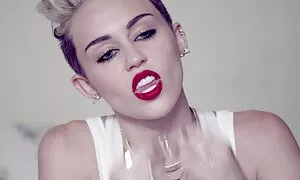 Ragazza spruzzato faccia piccole troie