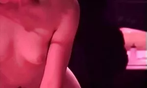Tanya ha trovato una grande video porno con cane quantità nascosta sul pavimento della cucina, vuota.