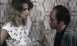 Vecchio treno alla reception. milf tettona