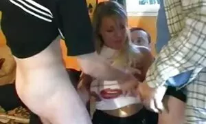 Le ragazze vogliose donne fanno una faccia finta